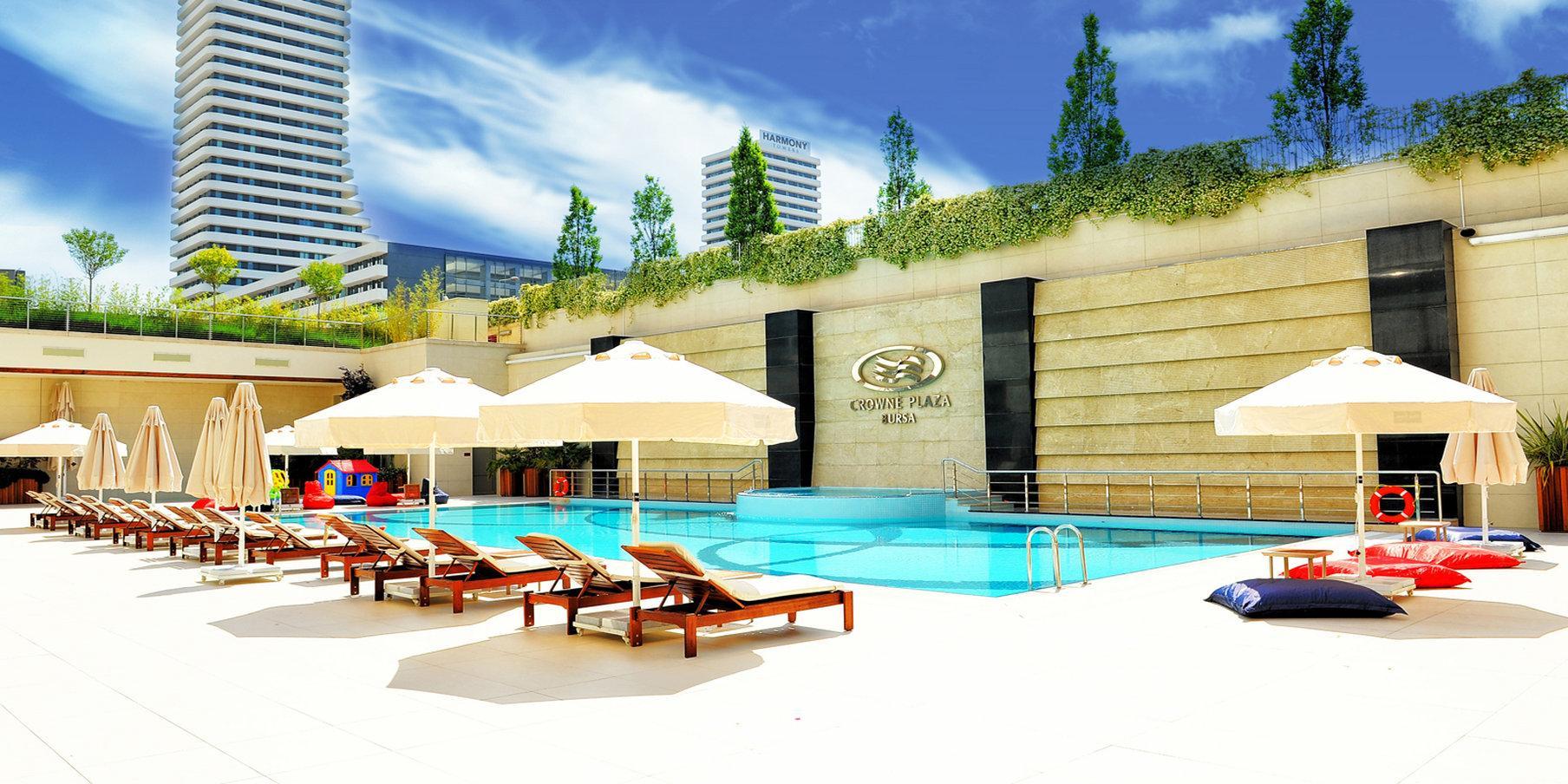 Crowne Plaza Bursa Convention Center & Thermal Spa By Ihg Bagian luar foto The swimming pool at the hotel