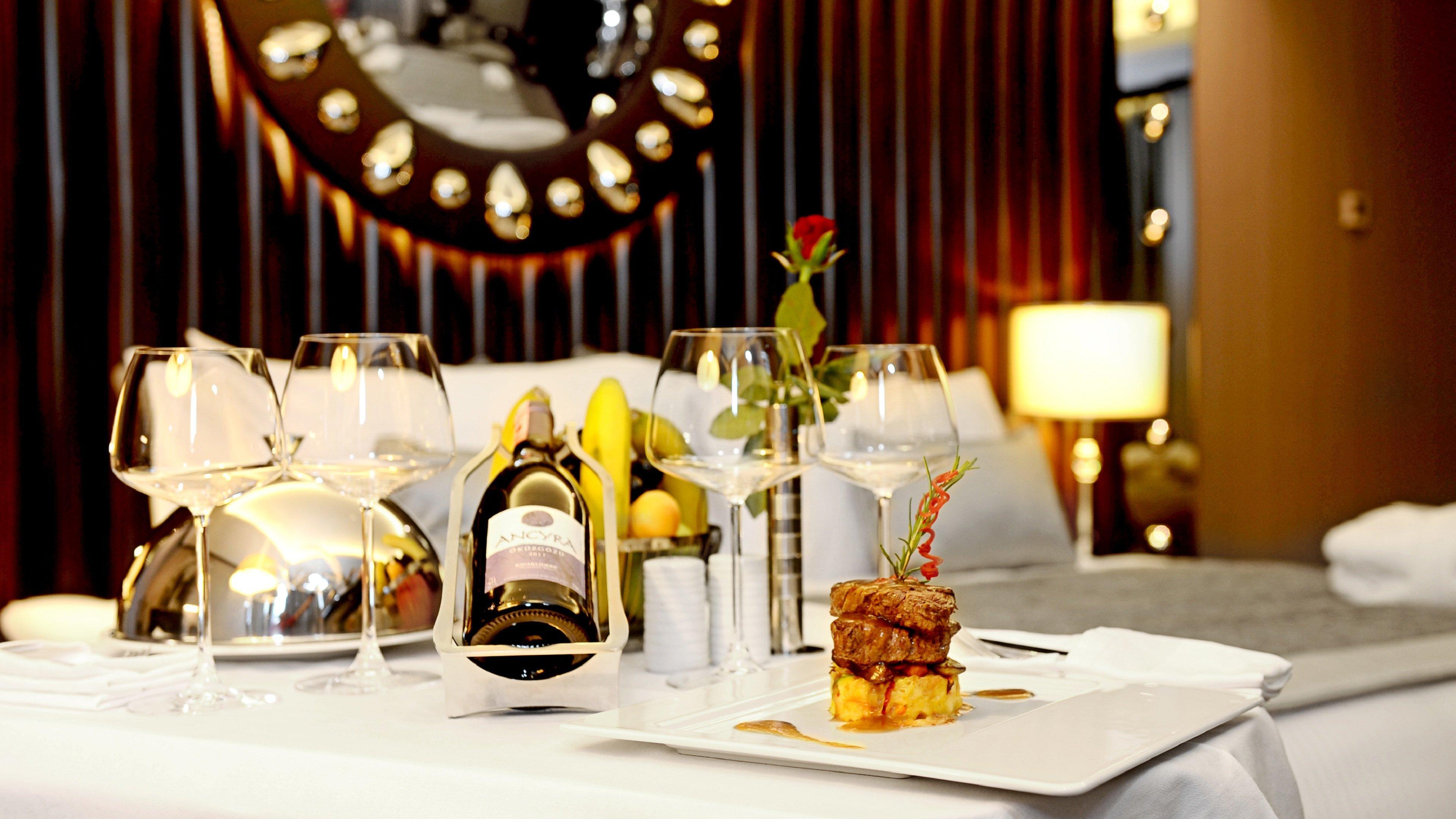 Crowne Plaza Bursa Convention Center & Thermal Spa By Ihg Bagian luar foto A table set for fine dining