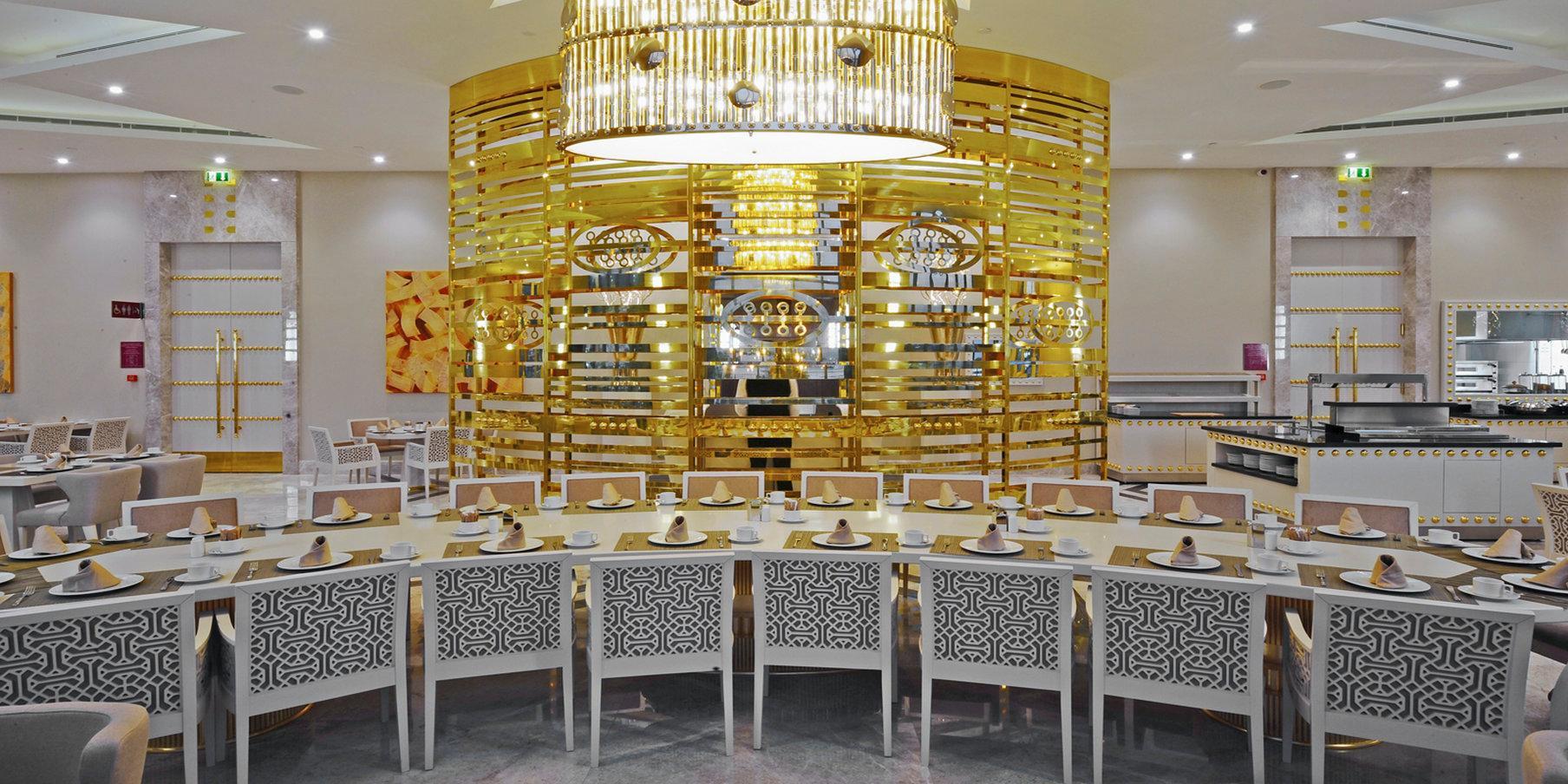 Crowne Plaza Bursa Convention Center & Thermal Spa By Ihg Bagian luar foto The interior of a restaurant in the mall